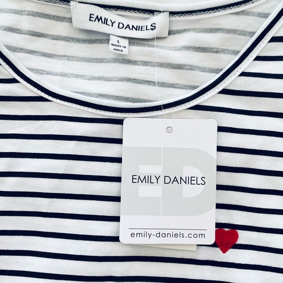 ❤️ Valentine❣️Women’s Top, size L, Hearts & Stripes Long Sleeve NWT - Picture 3 of 6